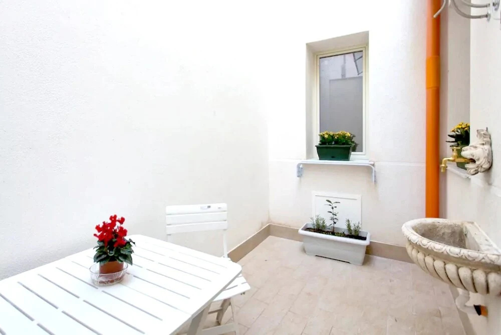 Apartment With one Bedroom in Palermo, With Balcony and Wifi - 10 km F