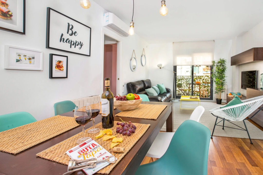 HiGuests - PobleSec Apartment