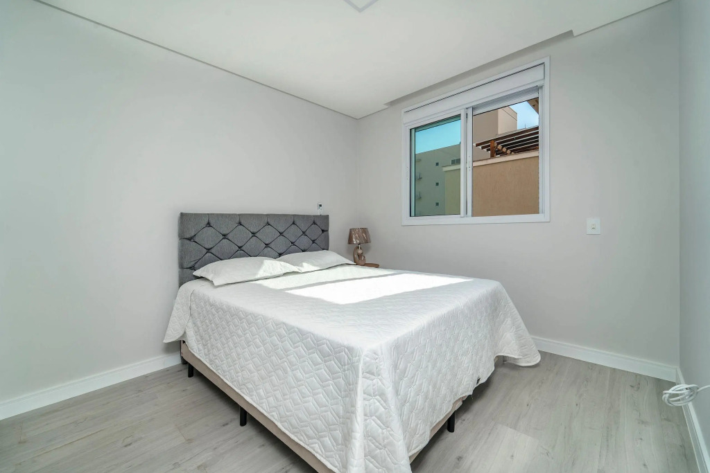 Lindo Apartamento com 2 suítes e piscina em Bombas 705
