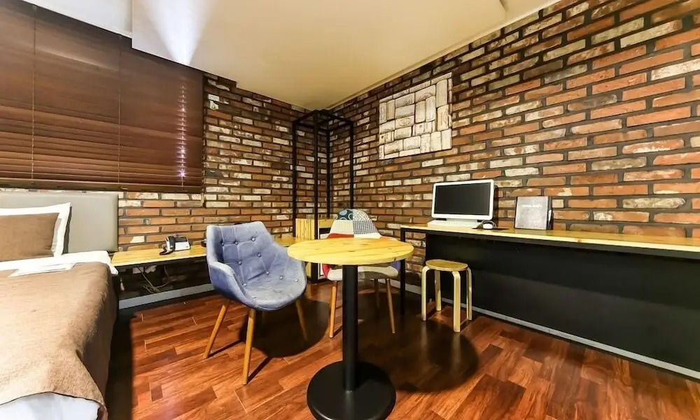 Hotel 385