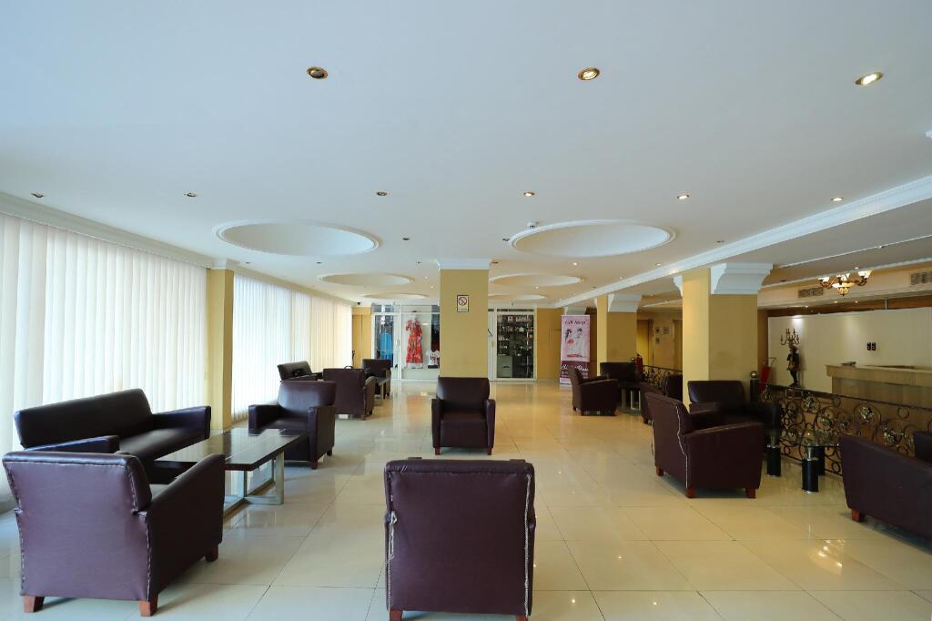 OYO 112 Semiramis Hotel