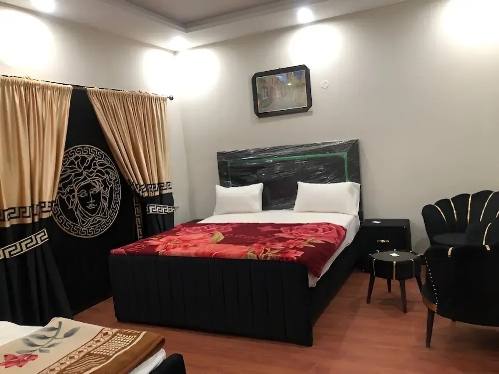 Defence-Mark-Hotel