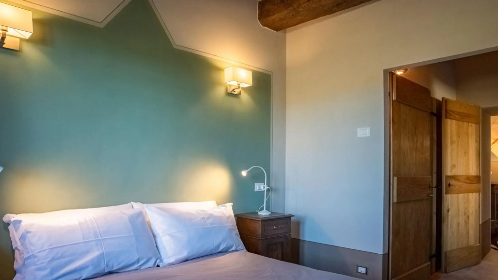 Thermal water and relaxation in Val D'Orcia-Podere La Piscina