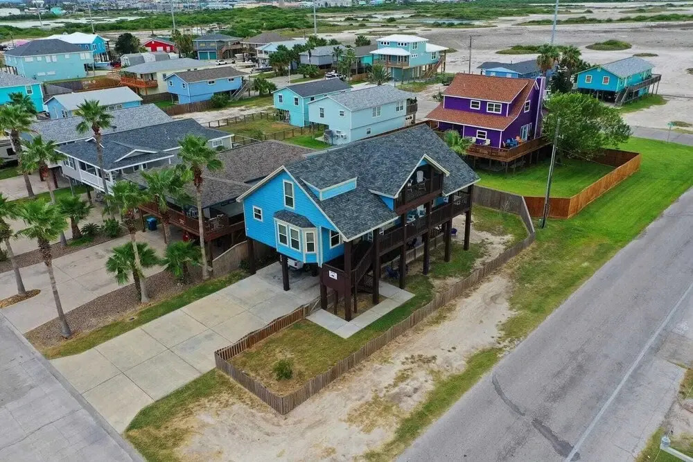 Sleeps 22 2 Homes w/ Private Pool, Game Room, Nature Views 7 BDR Avantstay