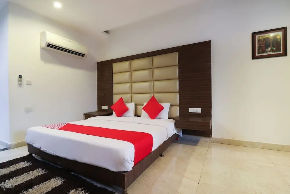 Oyo 60162 City Club And Hotels