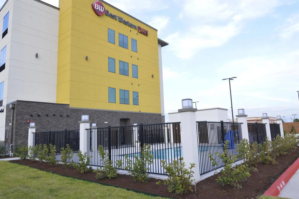 Comfort Inn & Suites Houston I-45 North - IAH