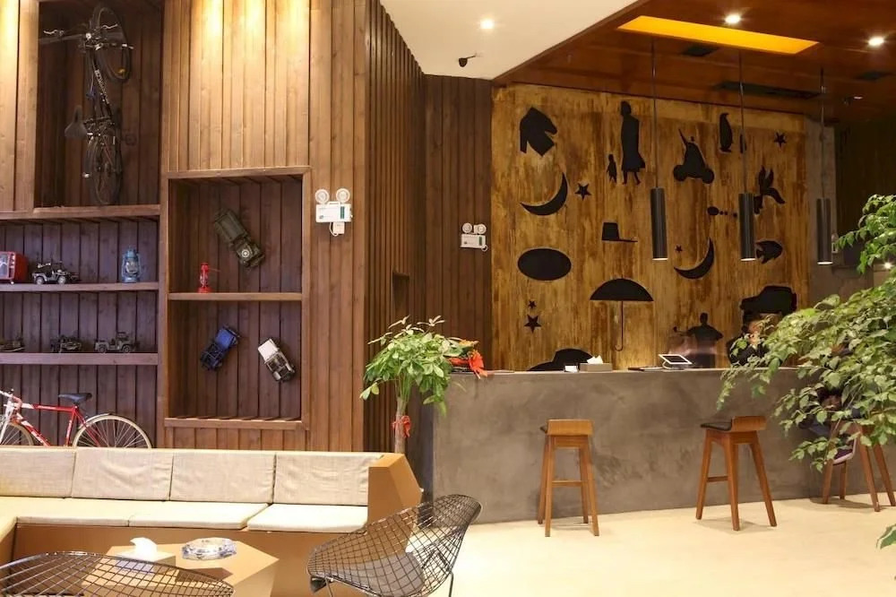 Ningxiang V8 Theme Hotel
