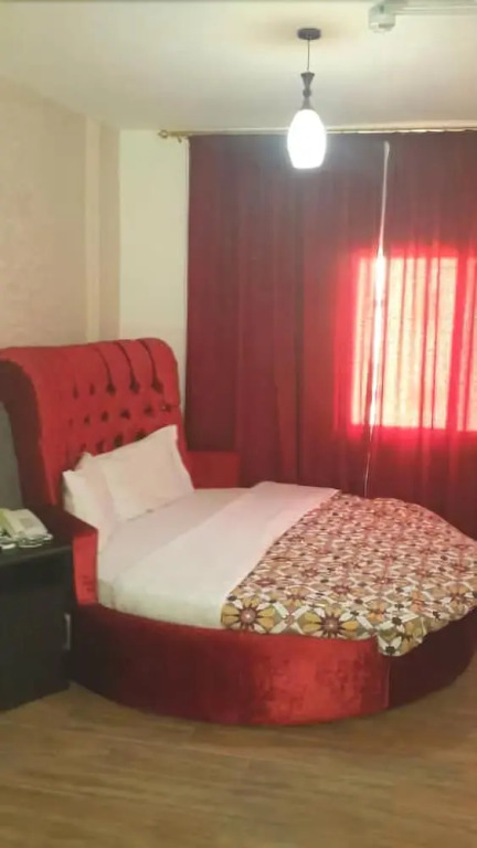 Sandra Hotel