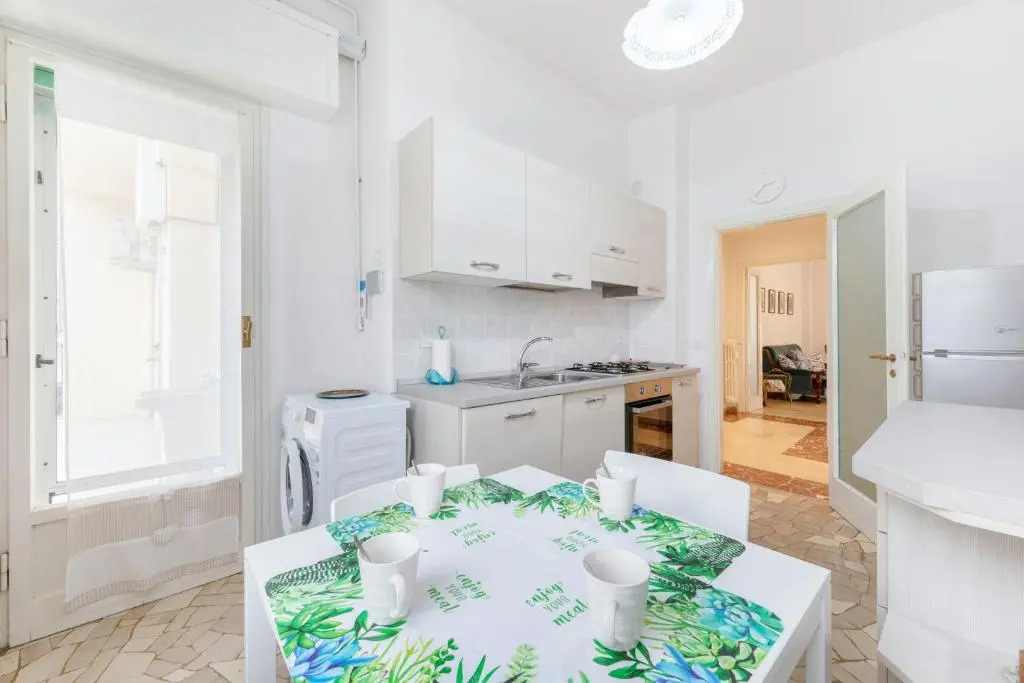 Guesthost - Il Salotto Blu - Appartamento Con Parcheggio