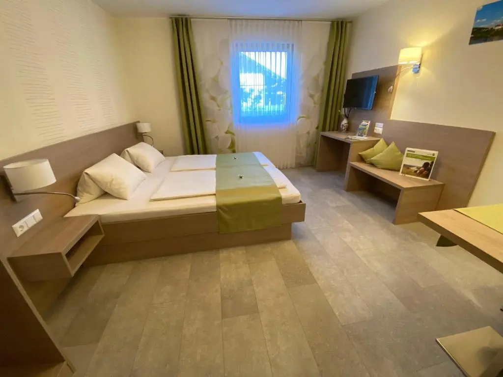 Privatzimmer und Ferienwohnungen Leeb