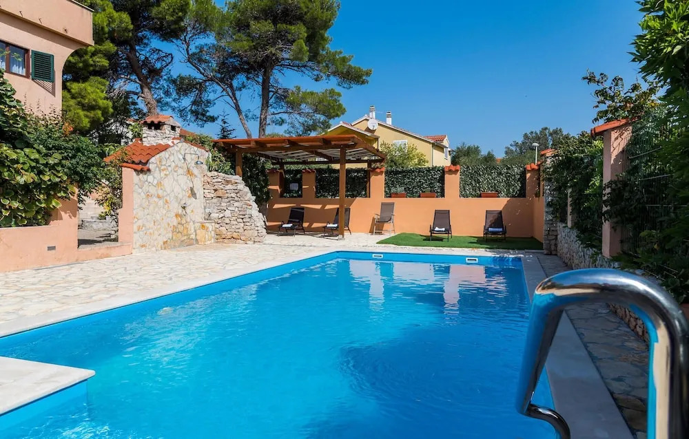 Awesome Home in Jadrija With Wifi and 2 Bedrooms