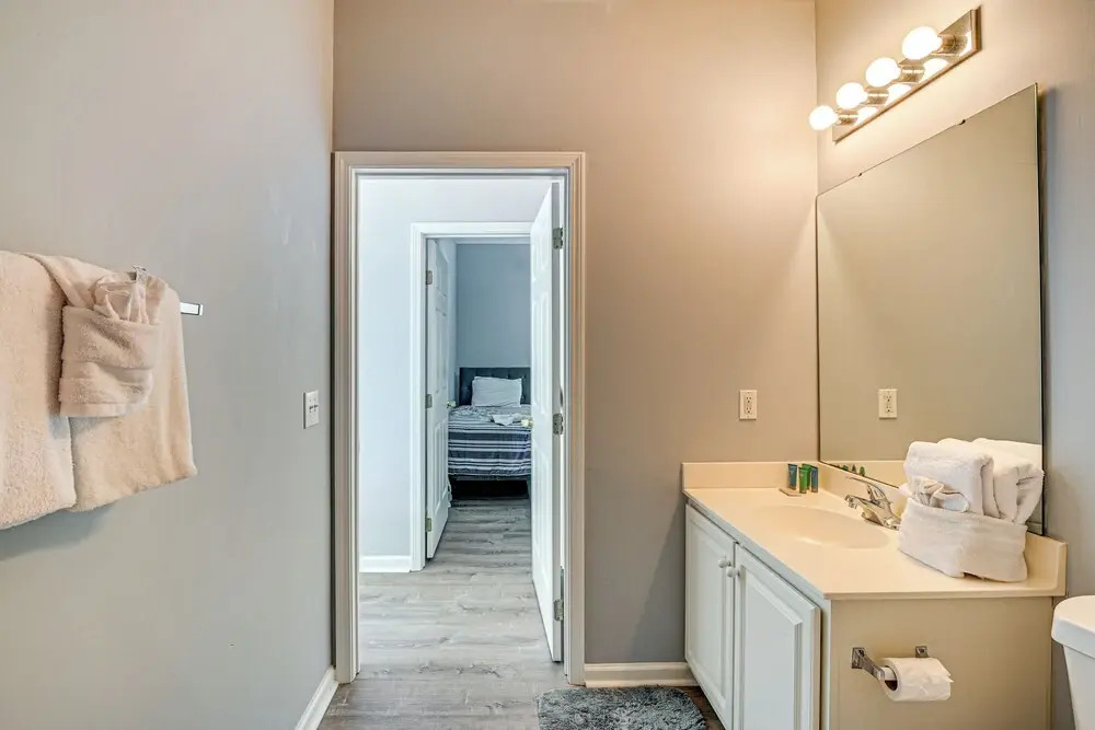 Pool + Hot Tub: Lake-view Condo in Surfside Beach!