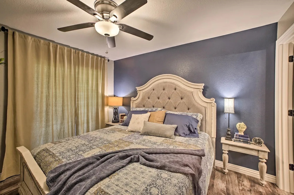 Walk to Table Rock Lake: Condo w/ Pool Access!