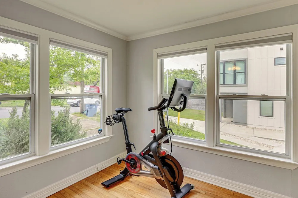 Old Austin Vibes! Spacious Yard & Porch Near UT