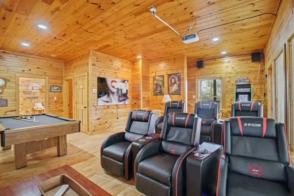 Stunning Mountain Cabin w Hot tub