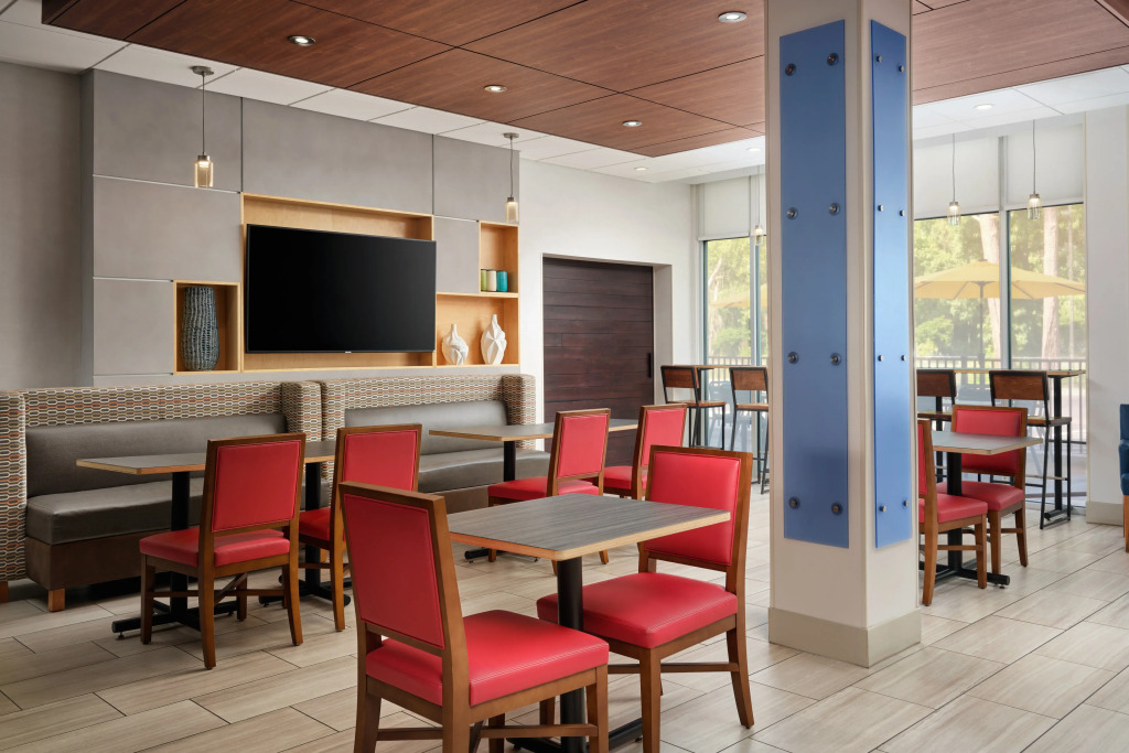 Holiday Inn Express & Suites Brunswick by IHG