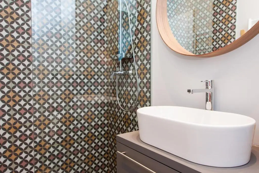Rooms and Apartments Glossy