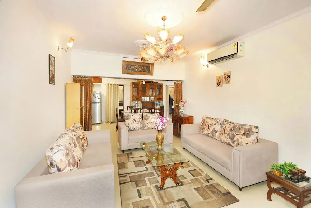 Amber Crest by Redolive10min ~airportdelhi2bhk