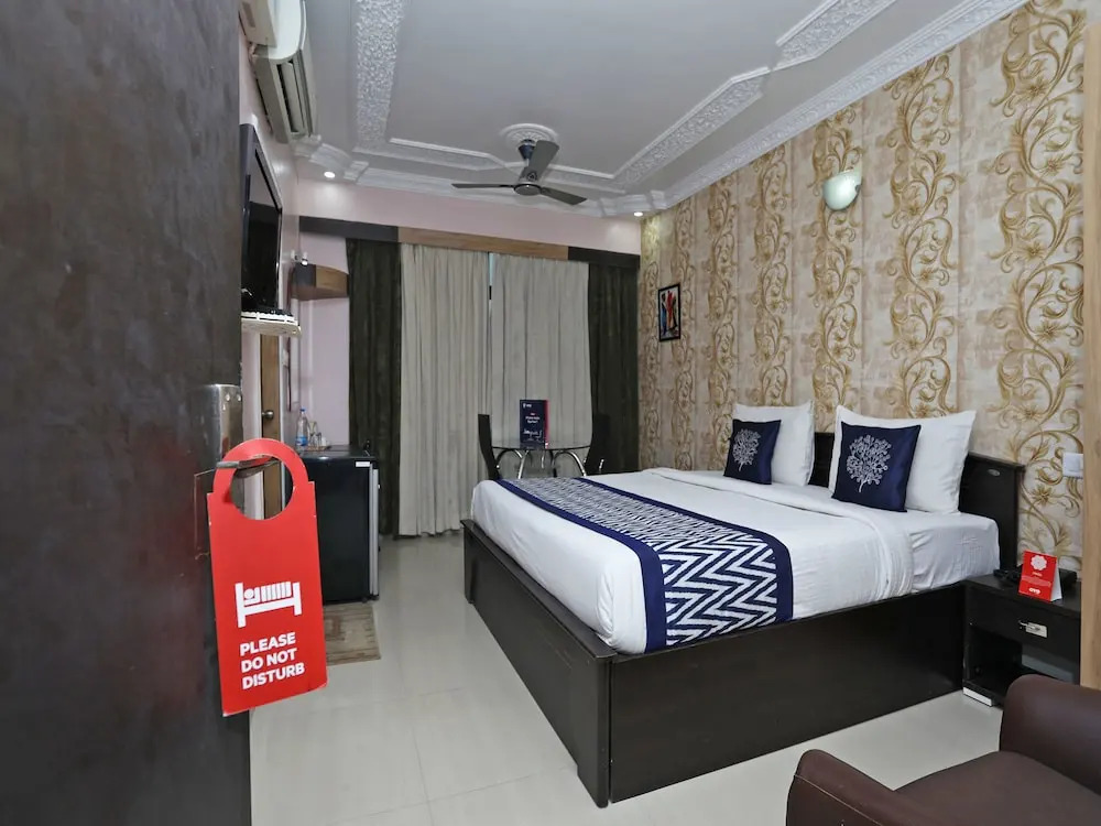 OYO 165 Nesh Inn Heritage