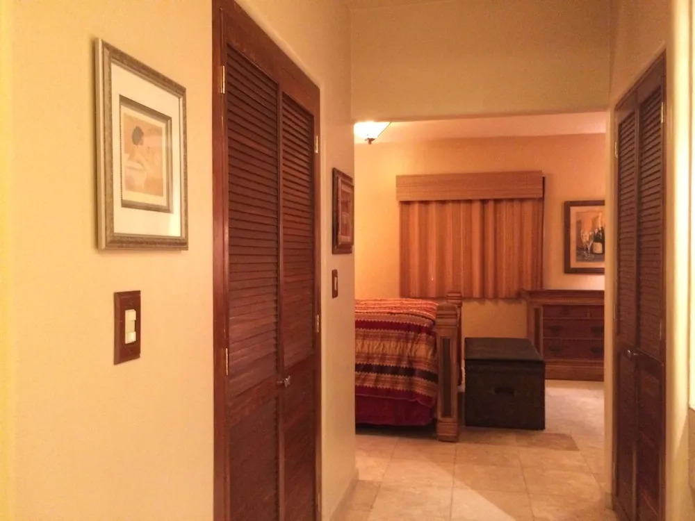Playa Villa - 2 Br condo by RedAwning