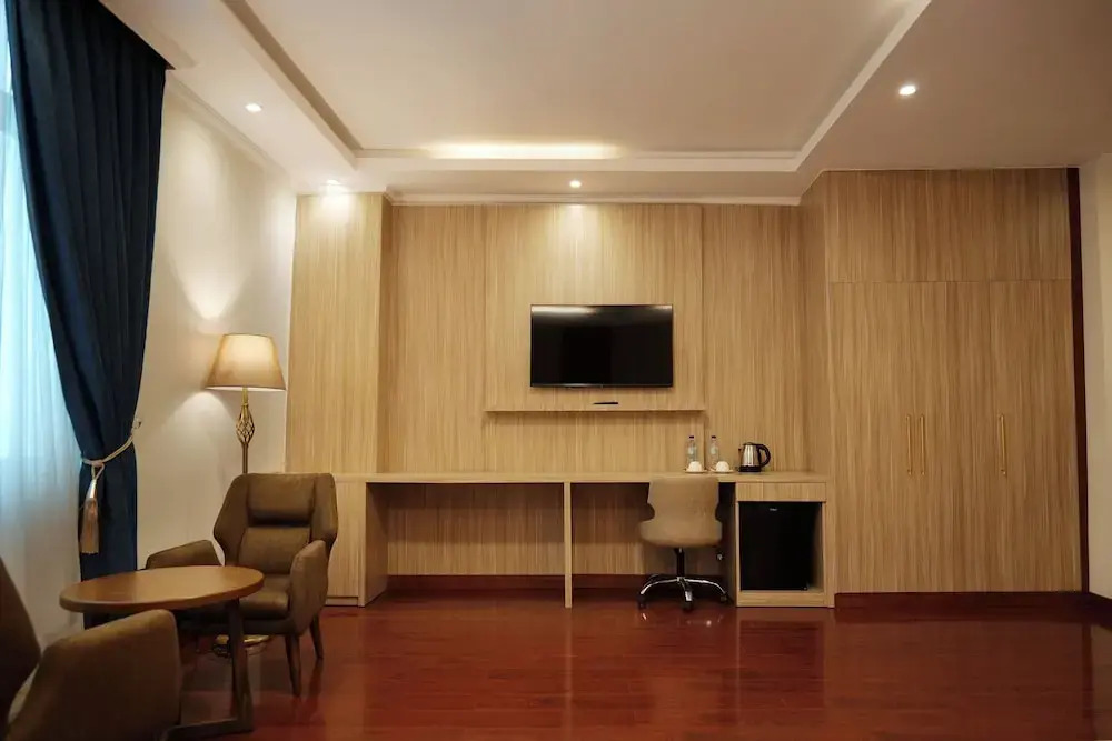 Crescent International Hotel
