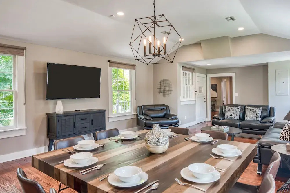 Colonial Quarter Hideaway With Modern Comforts & Balcony - Near the Beach