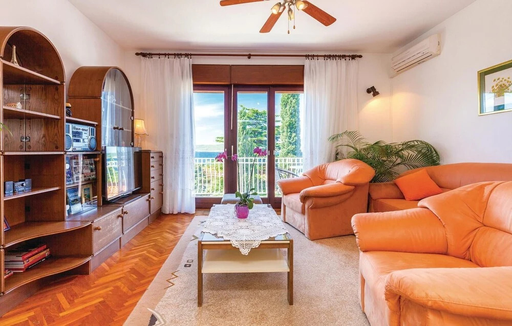 Gorgeous Home In Selce With House Sea View