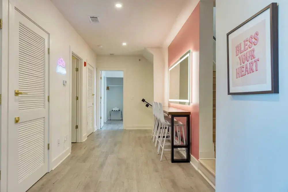 36 Guests on Music Row Bachelorette Suites + Glam Room 5 Minutes to Downtown
