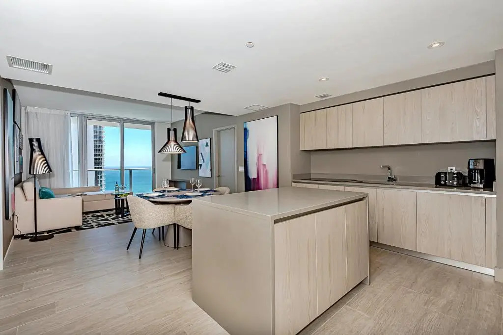 5 * Front OCEAN View - 34th TOP FLOOR: Brand New 2BR