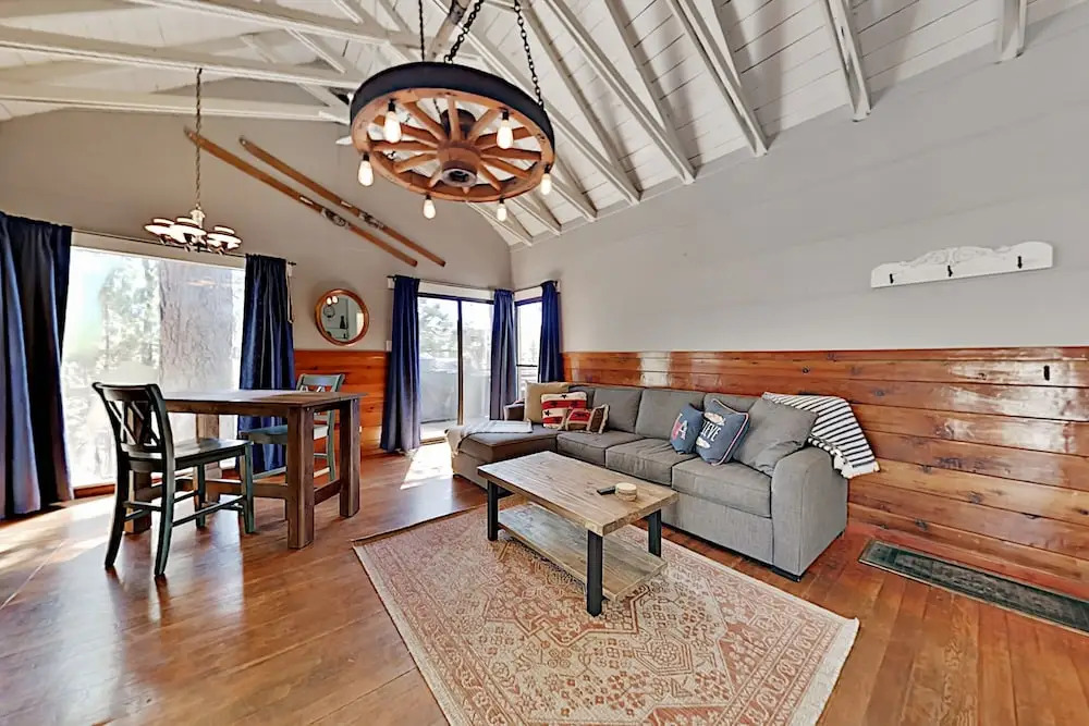 Incredible Restored Vintage W/ Hot Tub 2 Bedroom Home