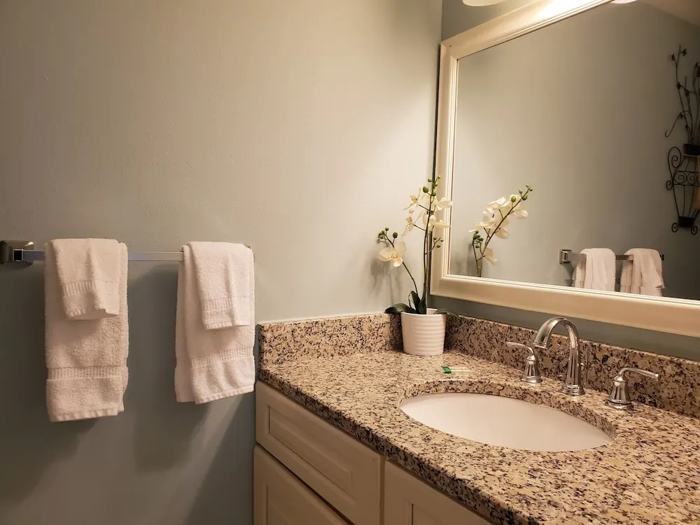 Midnight Cove Ii 221d - Serene Bayfront Vacation Rental! 3 Bedroom Apts
