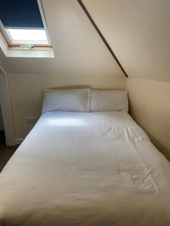 Impeccable 3-bed House in Thames Ditton