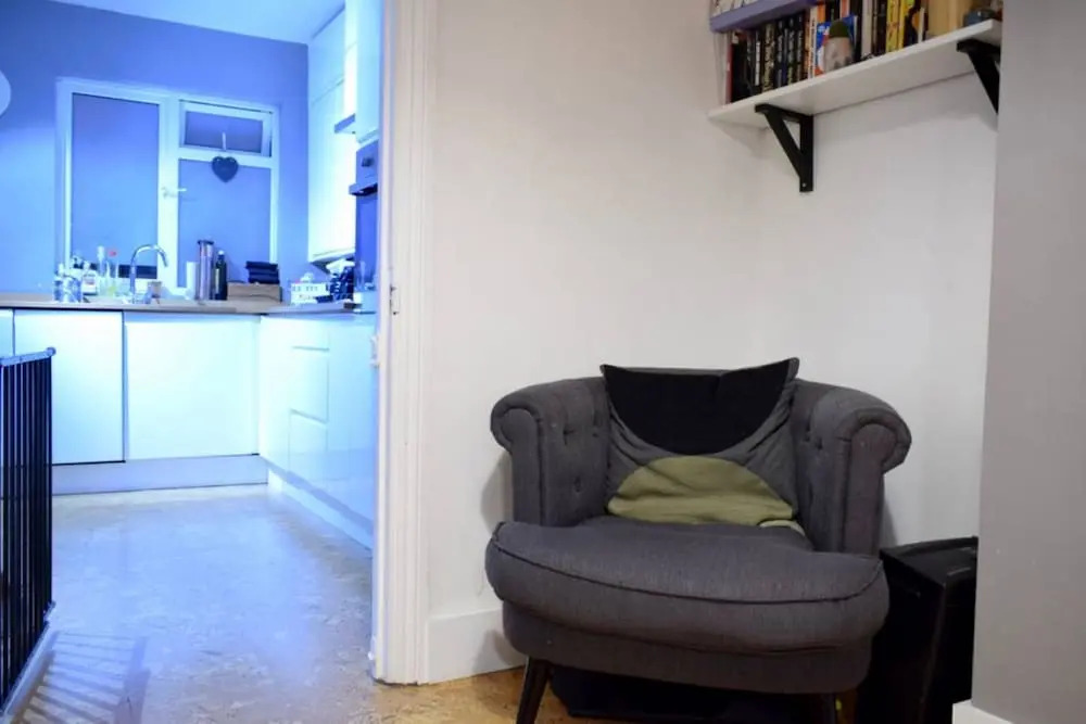 Cosy Flat in Great Location by Station
