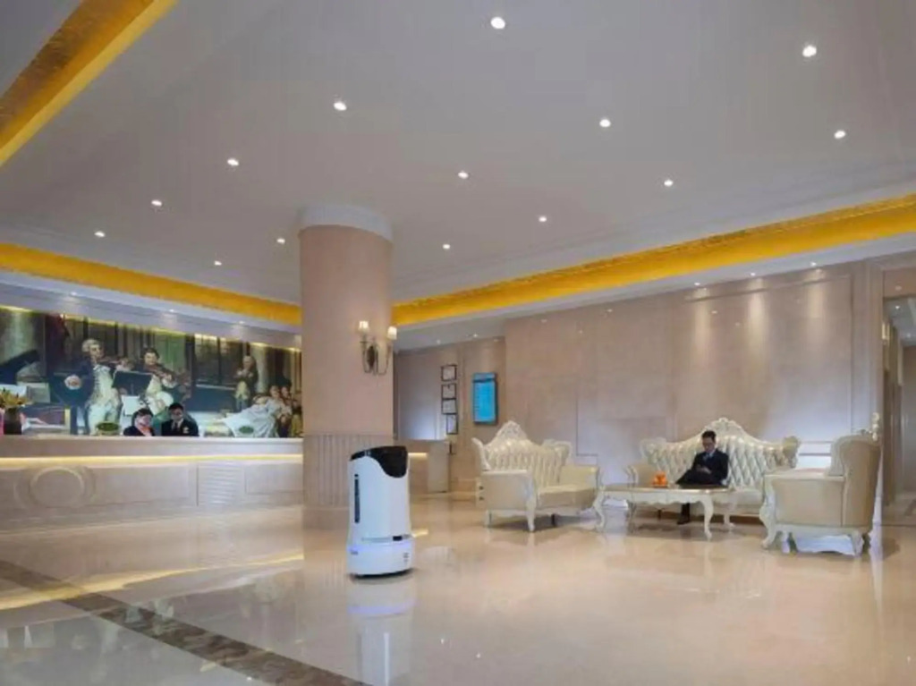 Vienna International Hotel (Zhaoqing Center Lake-view)