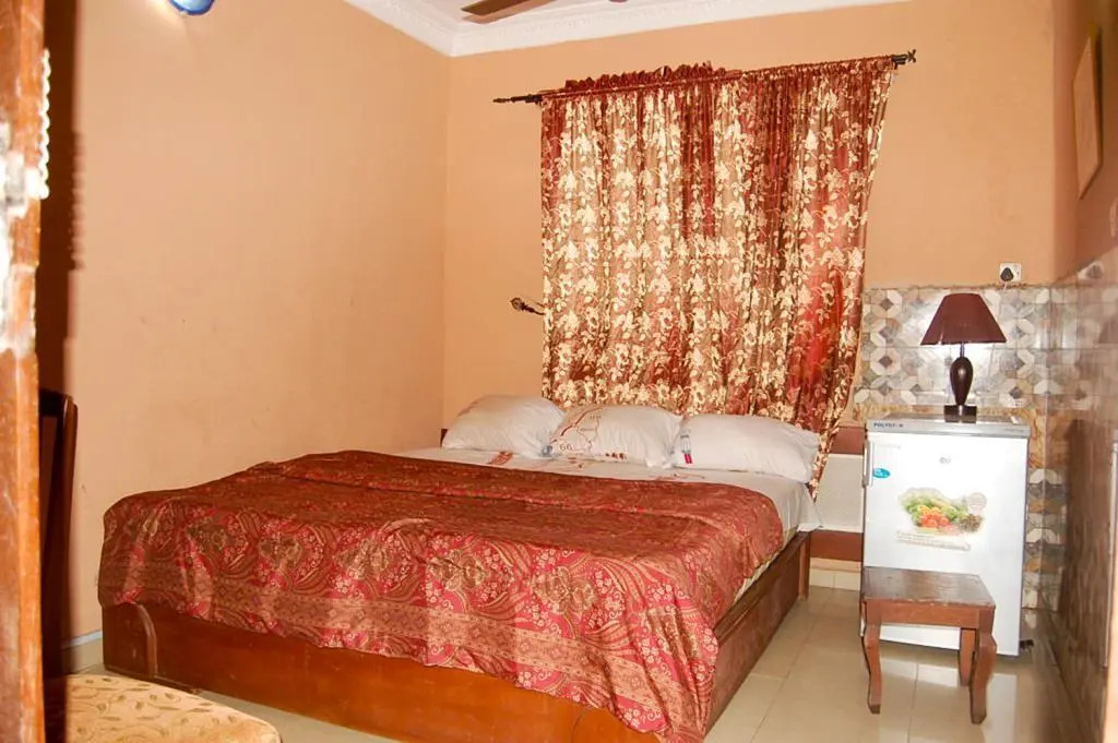 Eagleston Plaza Hotel