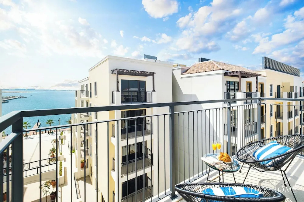 Lux  The La Rive Sea View Suite