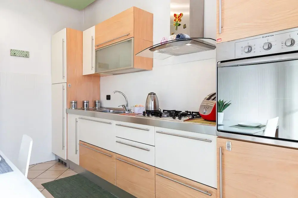 Bright flat next to the Vomero