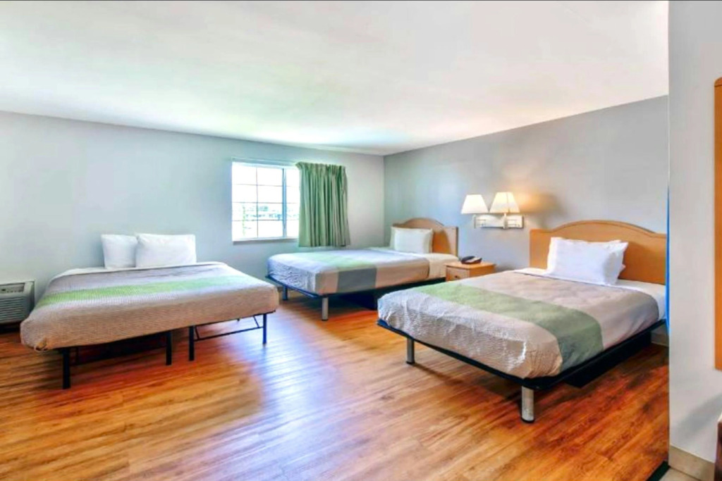 Oyo Townhouse Sulphur,LA Extended Stay I-10