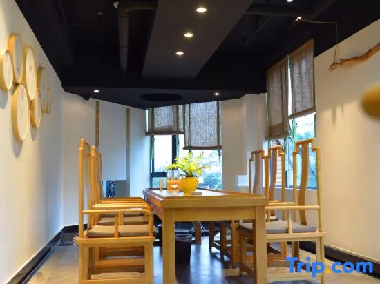Youjia Traders Hotel (Pengzhou Longxing Temple)