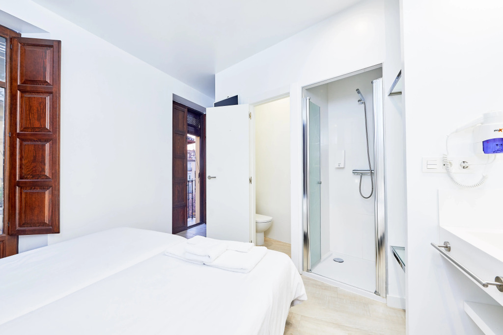AMC Granada Hostal