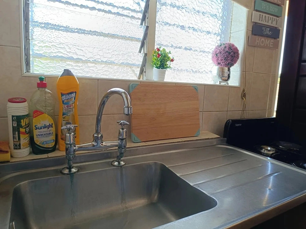 1 Bed Flat - Sleeps 2 - Parking - Wifi