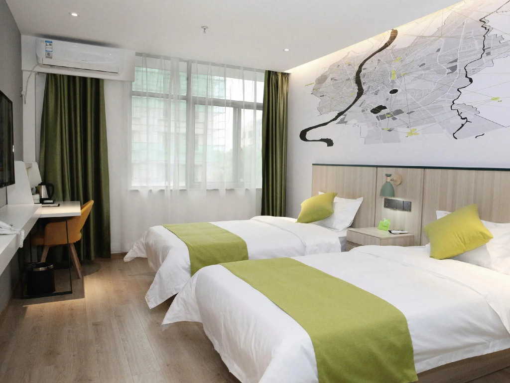 Vatica Hotel Anqing Wuyue Square Bo'ai Hospital