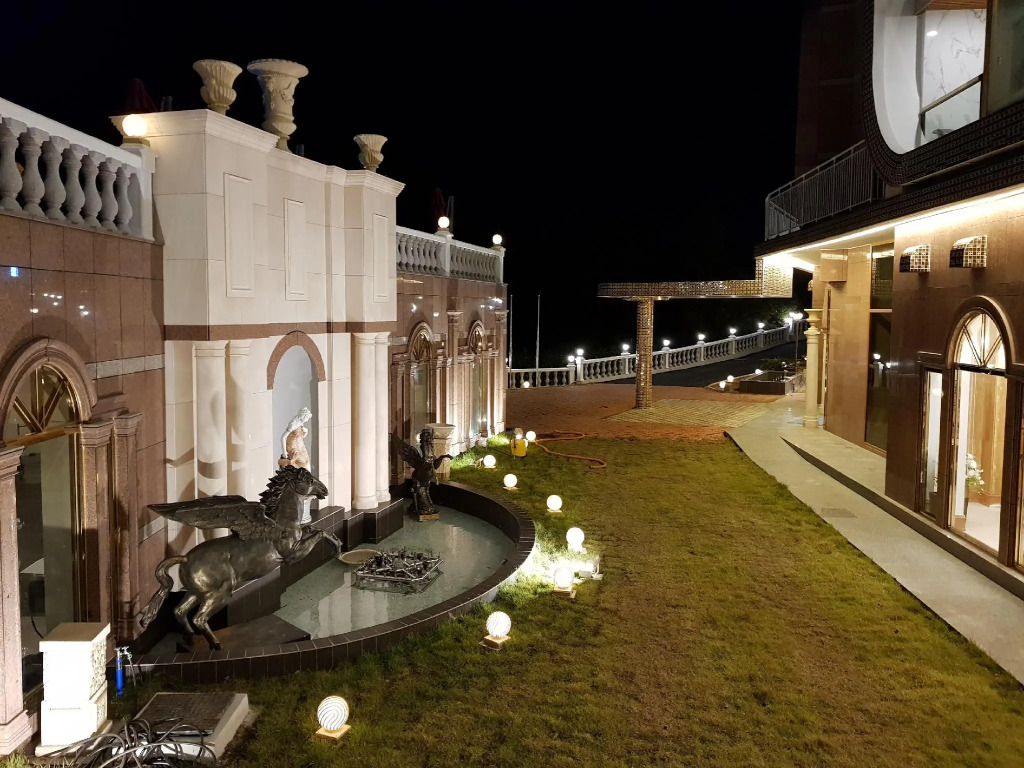 GoldOne Hotel & Suites