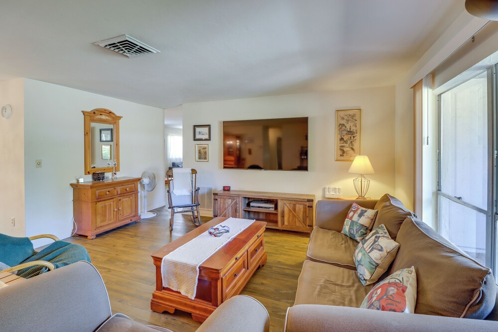 2 Mi to Rainbow River: Home in Dunnellon