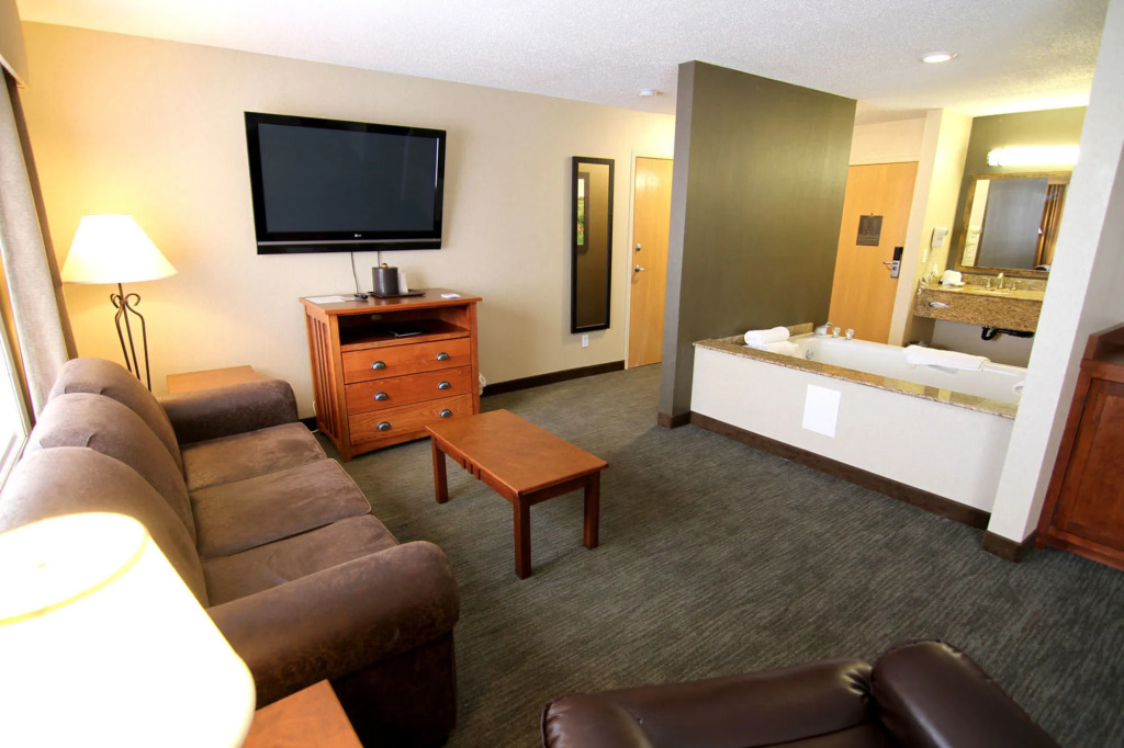 Cmon Inn & Suites Fargo