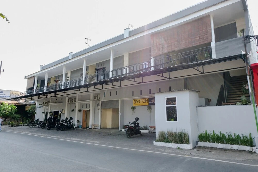 Sawojajar Inn