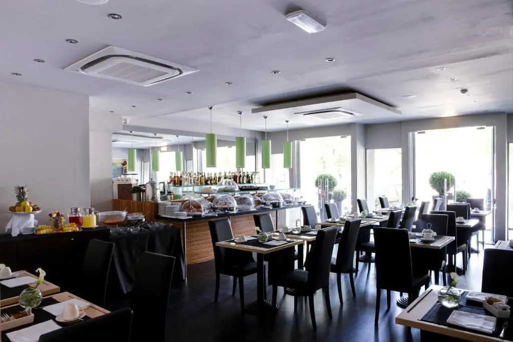 Twentyone Hotel