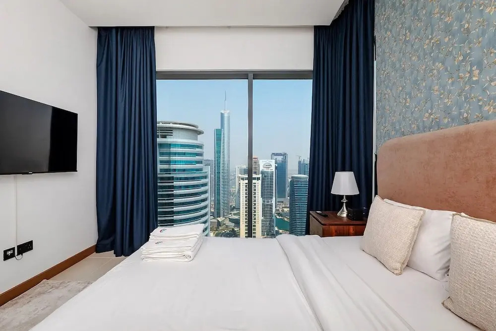 Stylish 2BR with Marina Views