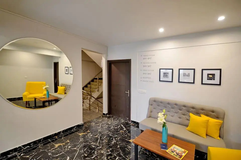 Silverkey Medanta Sec 38 By OYO Rooms