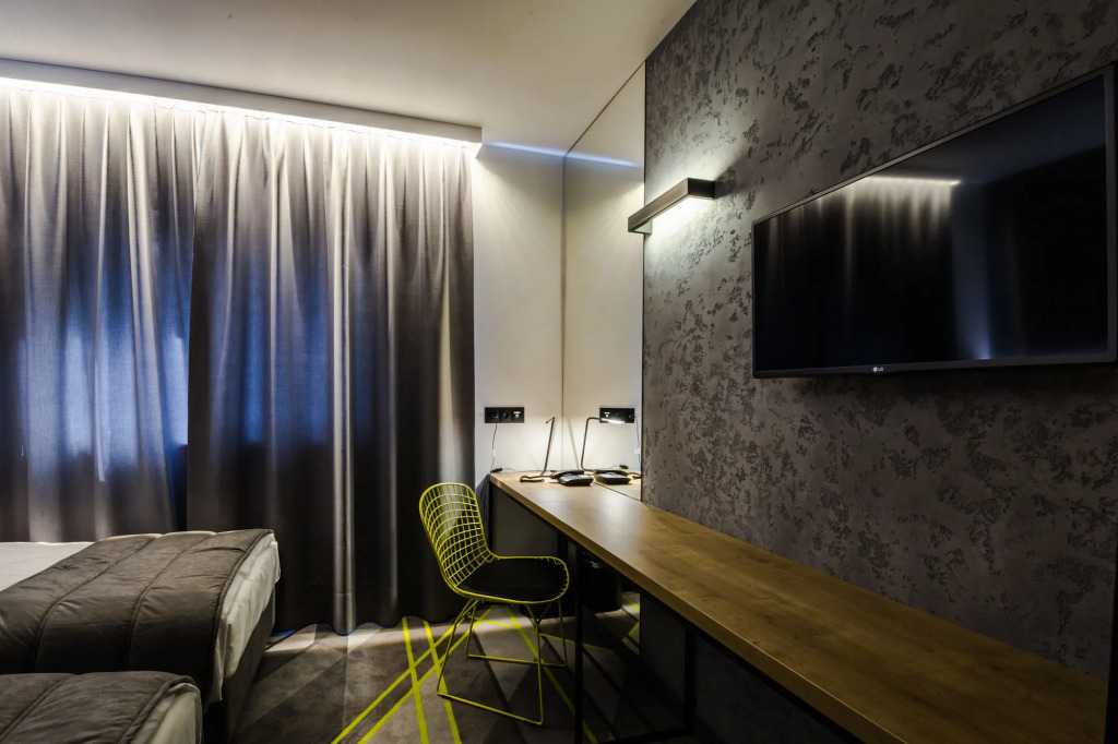 Air Hotel